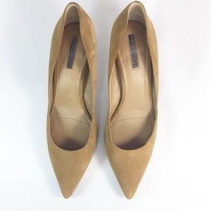 Tahari Size 7 Slip-On Nude Suede Heels